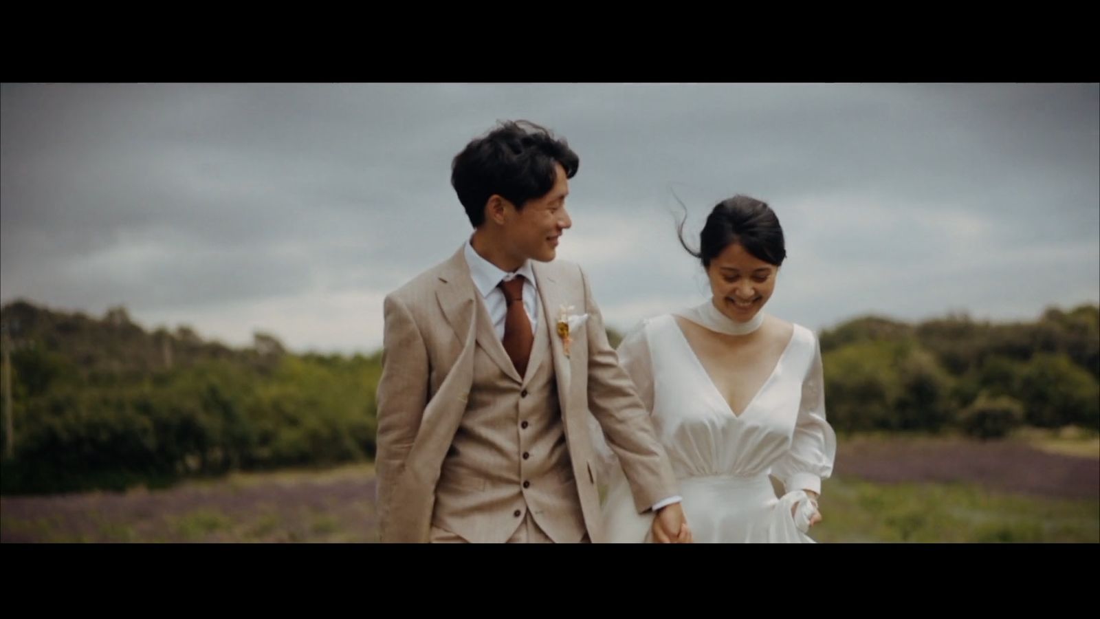 Couple dans un paysage automnal — extrait de film